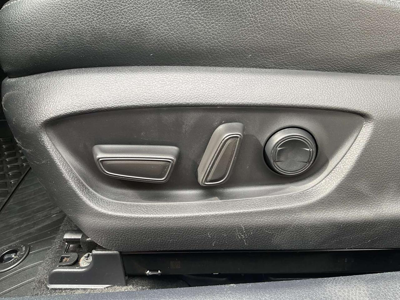 2021 Toyota Camry XLE - LEATHER! NAV! 360 CAM! HUD! SUNRIOOF! Photo