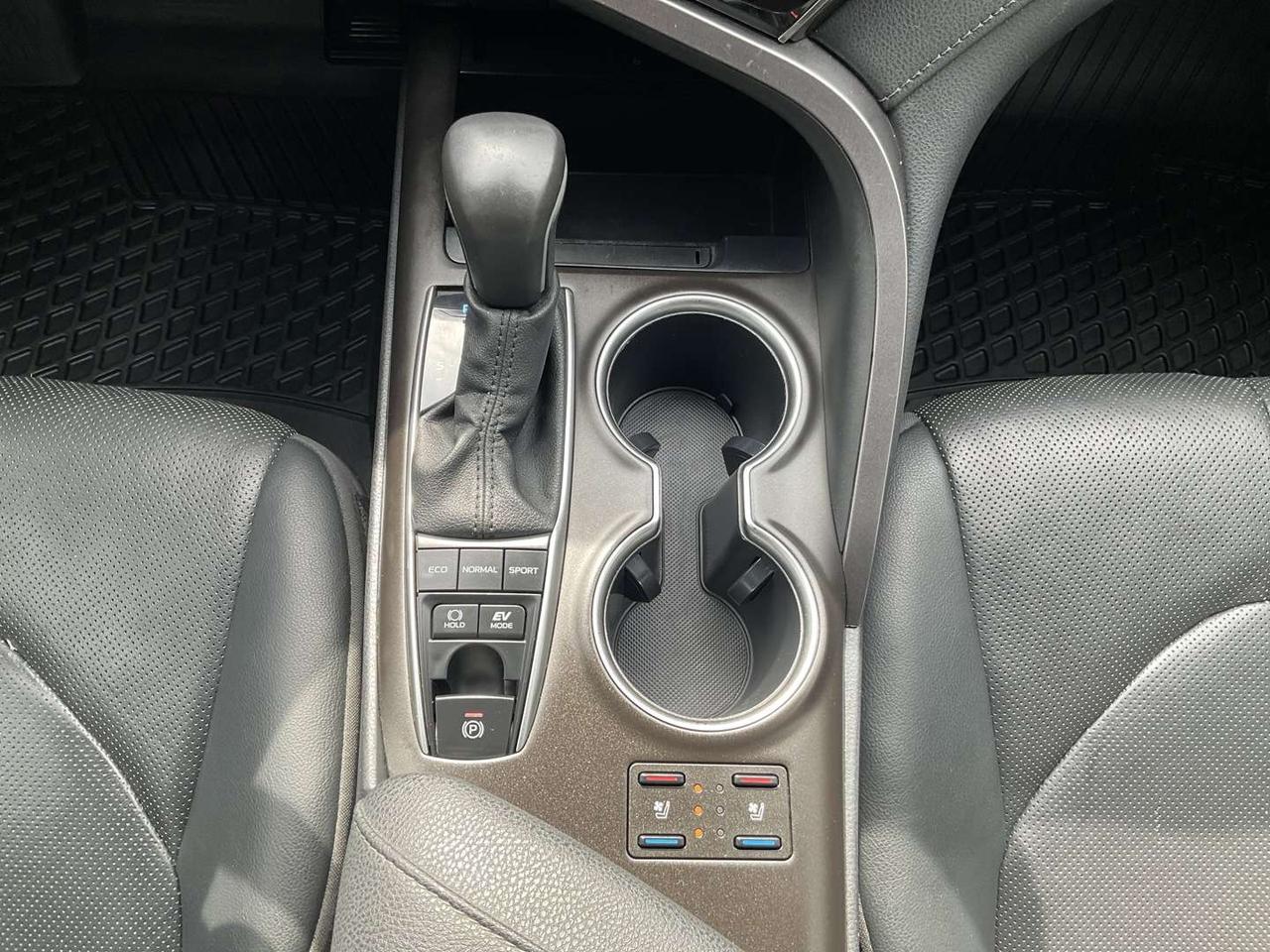 2021 Toyota Camry XLE - LEATHER! NAV! 360 CAM! HUD! SUNRIOOF! Photo