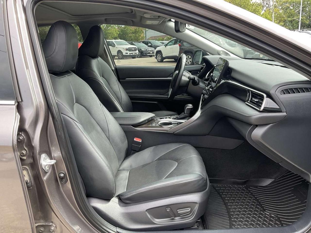 2021 Toyota Camry XLE - LEATHER! NAV! 360 CAM! HUD! SUNRIOOF! Photo