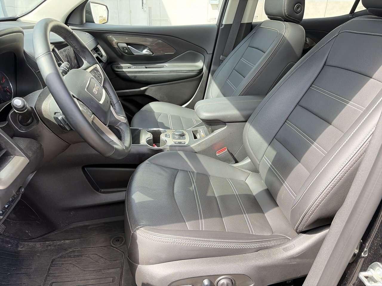 2024 GMC Terrain AWD Denali ONE OWNER   CLEAN CARFAX    PANORAMIC S Photo