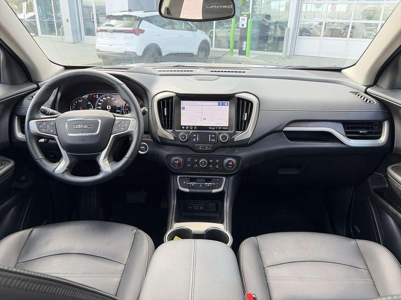 2024 GMC Terrain AWD Denali ONE OWNER   CLEAN CARFAX    PANORAMIC S Photo