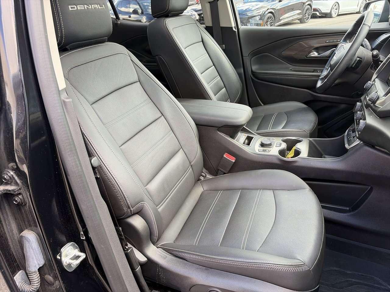 2024 GMC Terrain AWD Denali ONE OWNER   CLEAN CARFAX    PANORAMIC S Photo