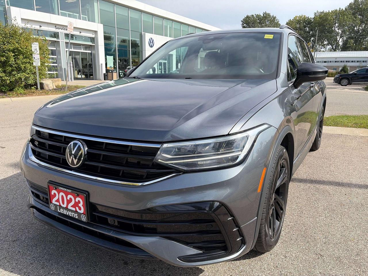 2023 Volkswagen Tiguan Comfortline R-Line Black Edition Photo0