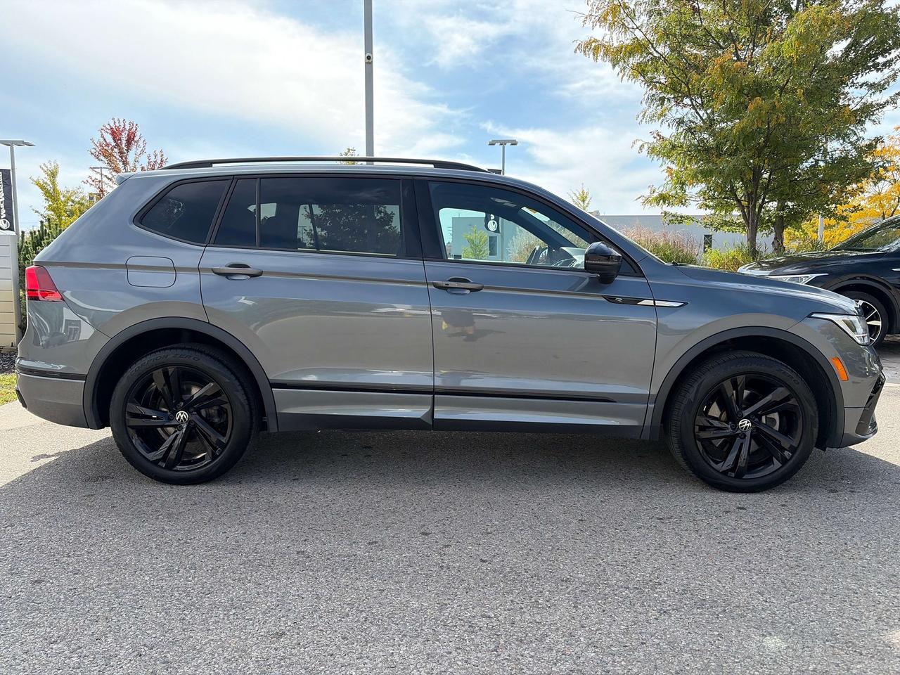 2023 Volkswagen Tiguan Comfortline R-Line Black Edition Photo