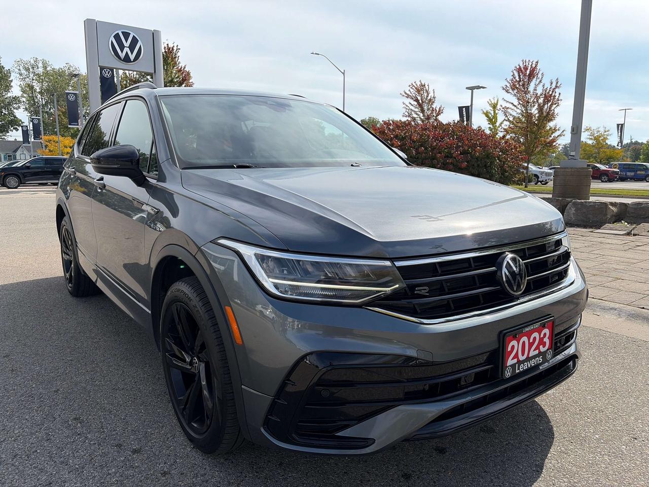 2023 Volkswagen Tiguan Comfortline R-Line Black Edition Photo