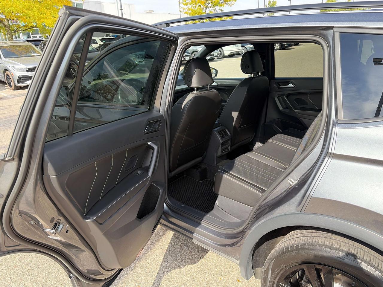 2023 Volkswagen Tiguan Comfortline R-Line Black Edition Photo