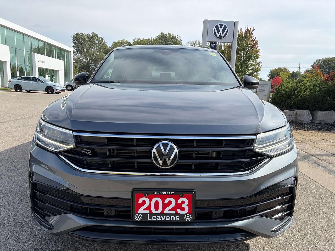 2023 Volkswagen Tiguan Comfortline R-Line Black Edition Photo