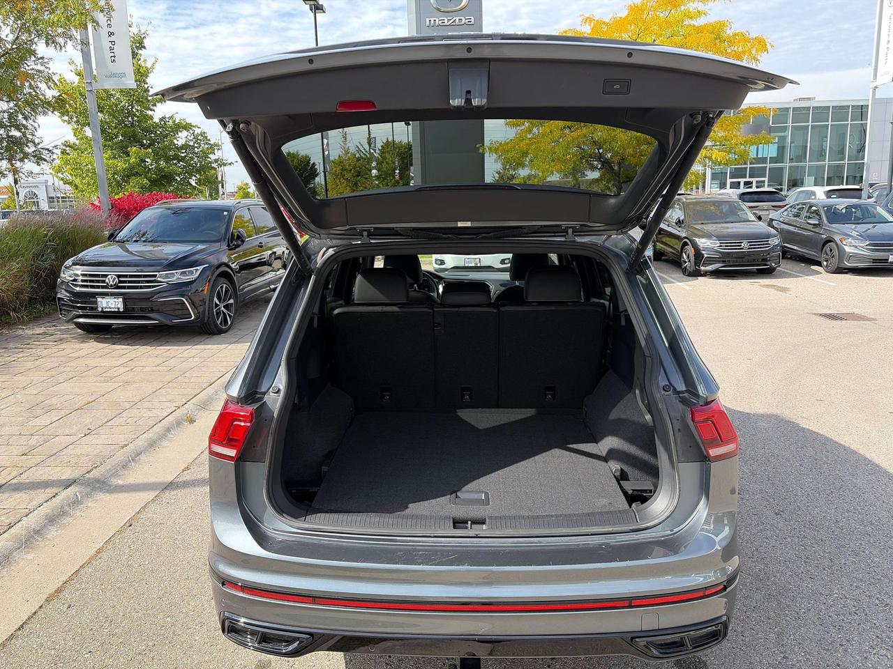 2023 Volkswagen Tiguan Comfortline R-Line Black Edition Photo