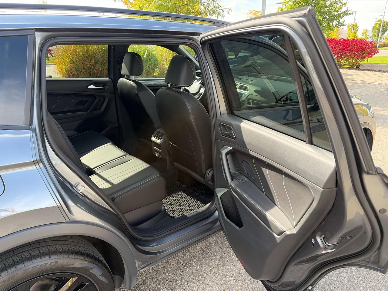2023 Volkswagen Tiguan Comfortline R-Line Black Edition Photo