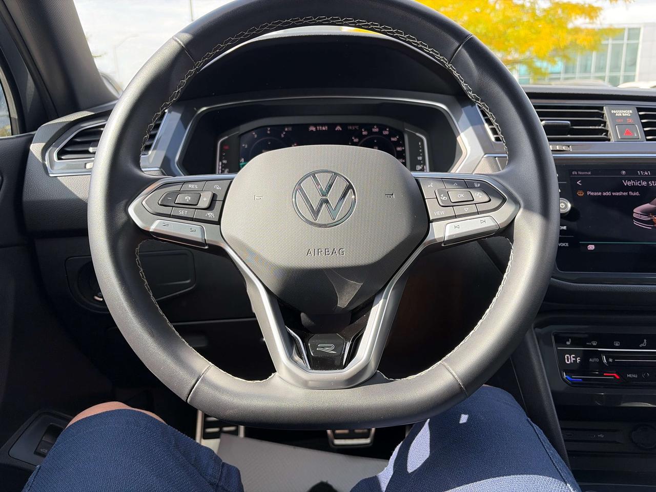 2023 Volkswagen Tiguan Comfortline R-Line Black Edition Photo