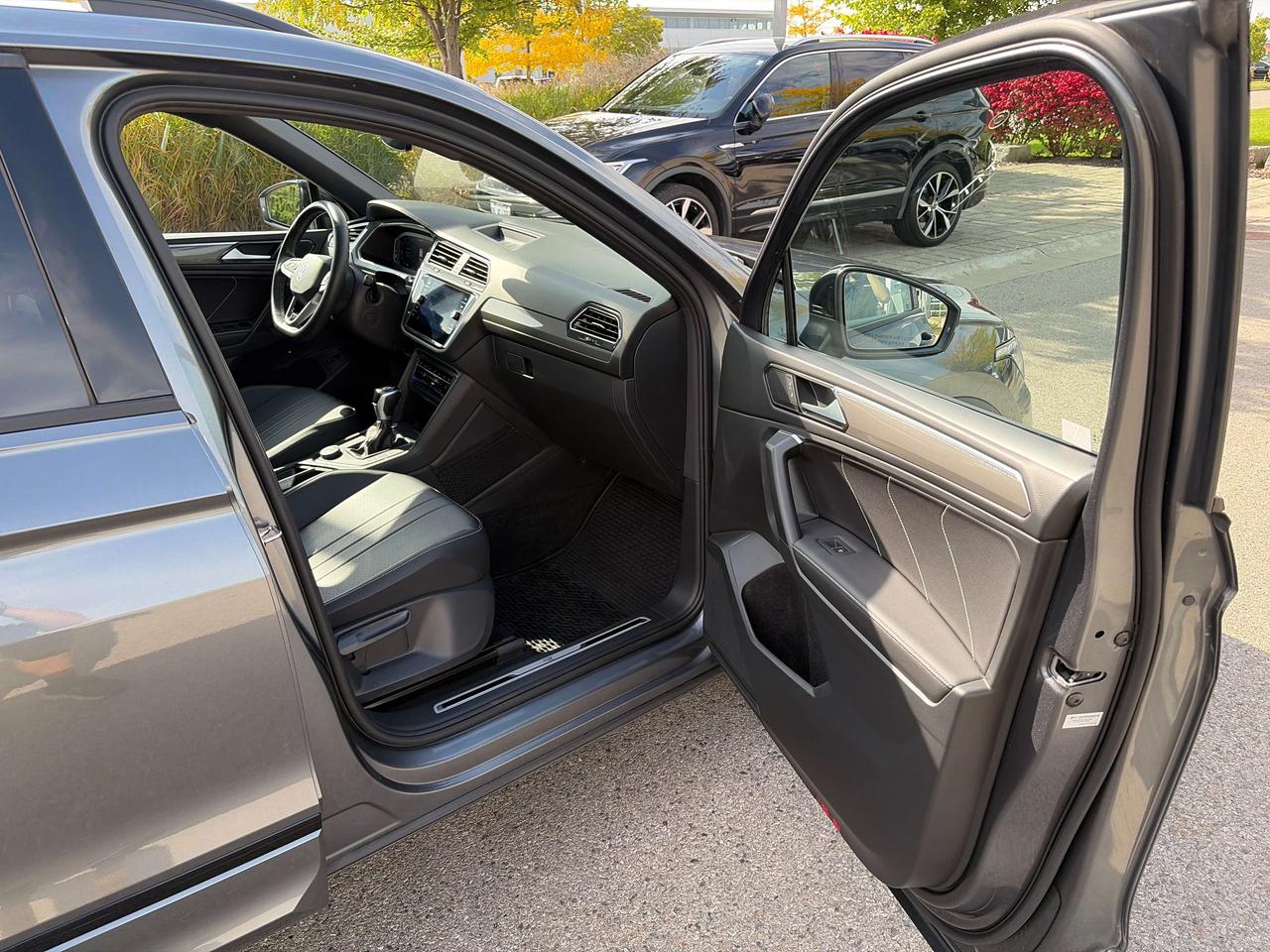 2023 Volkswagen Tiguan Comfortline R-Line Black Edition Photo