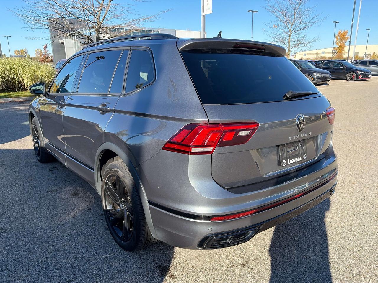 2023 Volkswagen Tiguan Comfortline R-Line Black Edition Photo