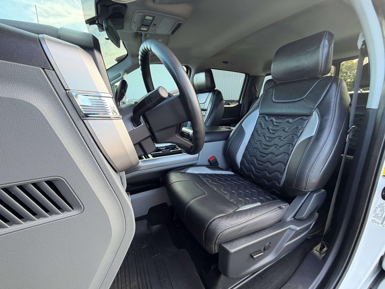 2024 Ford F-450 XLT Photo