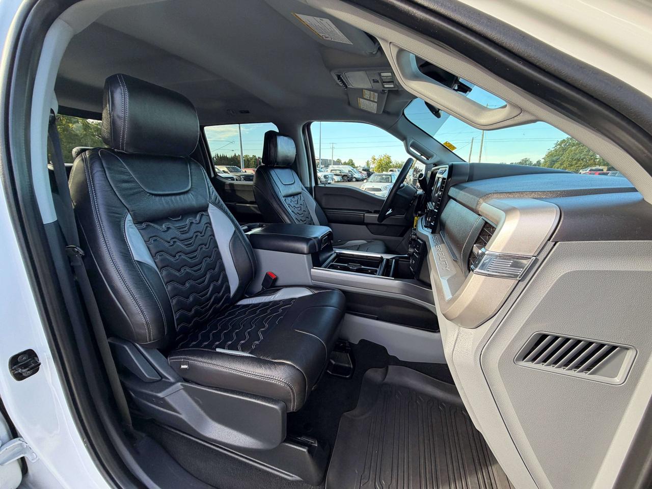 2024 Ford F-450 XLT Photo