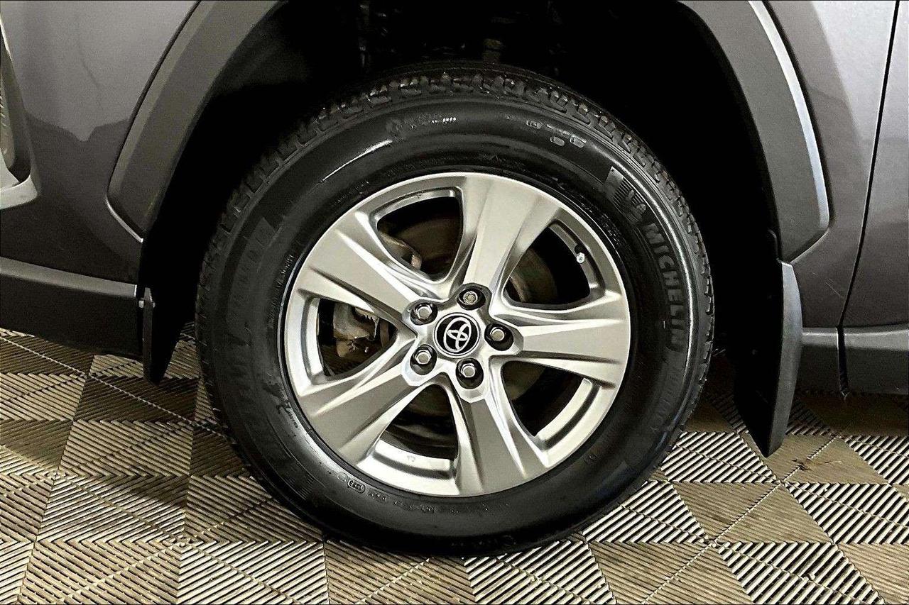 2023 Toyota RAV4 Hybrid XLE AWD Photo