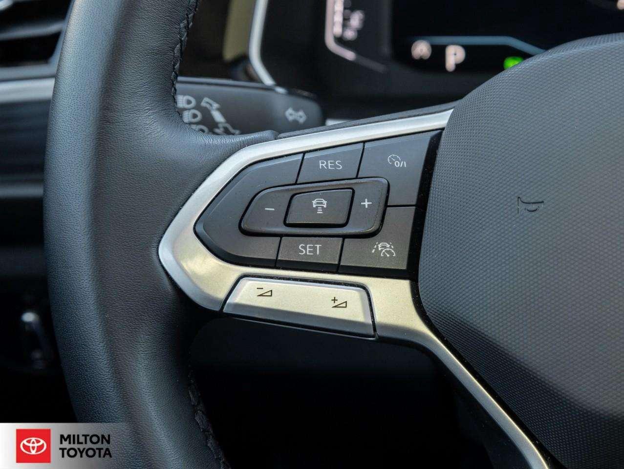 2022 Volkswagen Jetta LEATHER SUNROOF CARPLAY ANDROID AUTO VENTILATED SEATS NAVIGATION ONE OWNER Highline Photo
