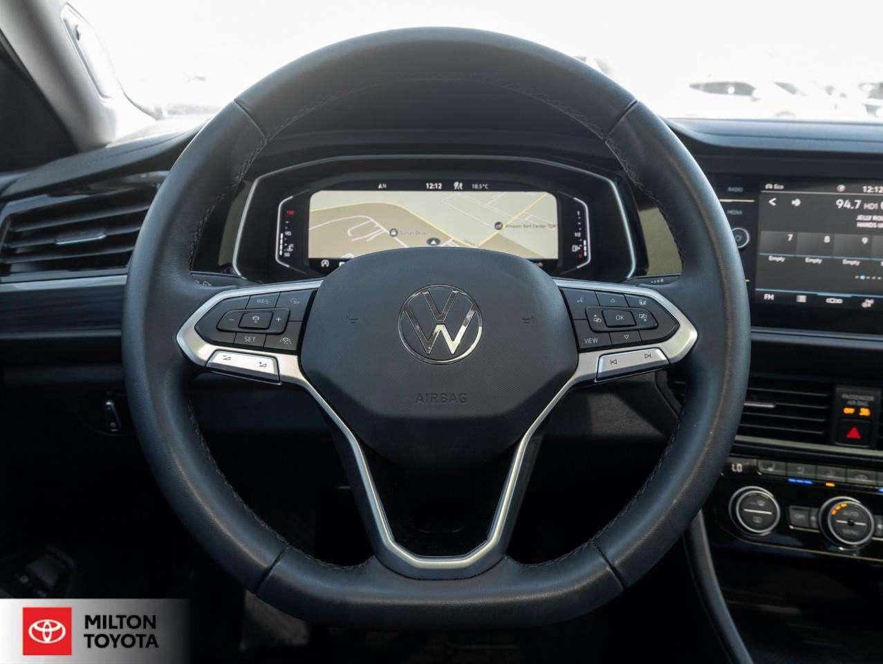 2022 Volkswagen Jetta LEATHER SUNROOF CARPLAY ANDROID AUTO VENTILATED SEATS NAVIGATION ONE OWNER Highline Photo