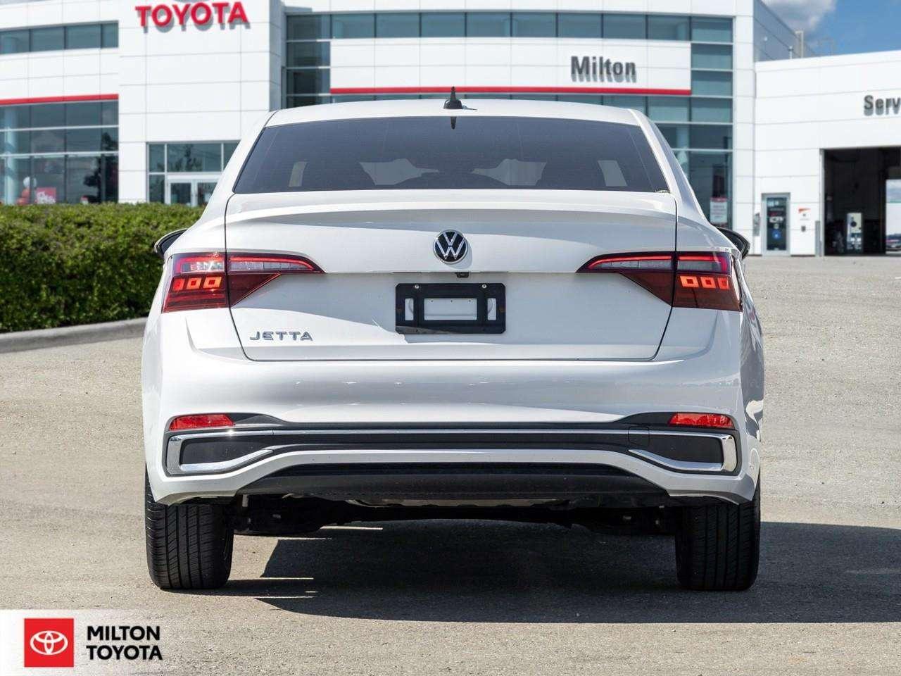 2022 Volkswagen Jetta LEATHER SUNROOF CARPLAY ANDROID AUTO VENTILATED SEATS NAVIGATION ONE OWNER Highline Photo