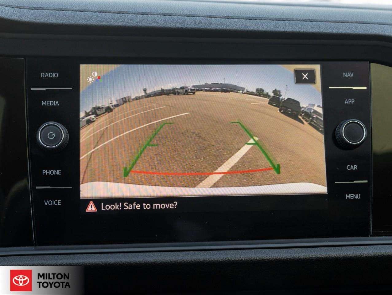 2022 Volkswagen Jetta LEATHER SUNROOF CARPLAY ANDROID AUTO VENTILATED SEATS NAVIGATION ONE OWNER Highline Photo