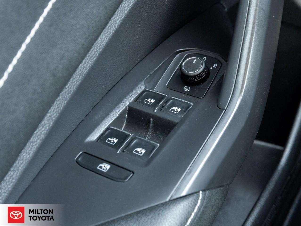 2022 Volkswagen Jetta LEATHER SUNROOF CARPLAY ANDROID AUTO VENTILATED SEATS NAVIGATION ONE OWNER Highline Photo