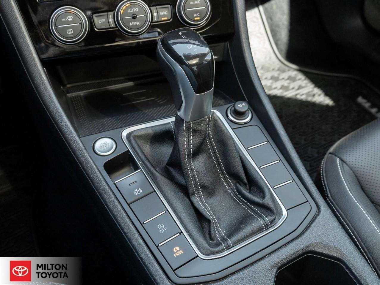 2022 Volkswagen Jetta LEATHER SUNROOF CARPLAY ANDROID AUTO VENTILATED SEATS NAVIGATION ONE OWNER Highline Photo