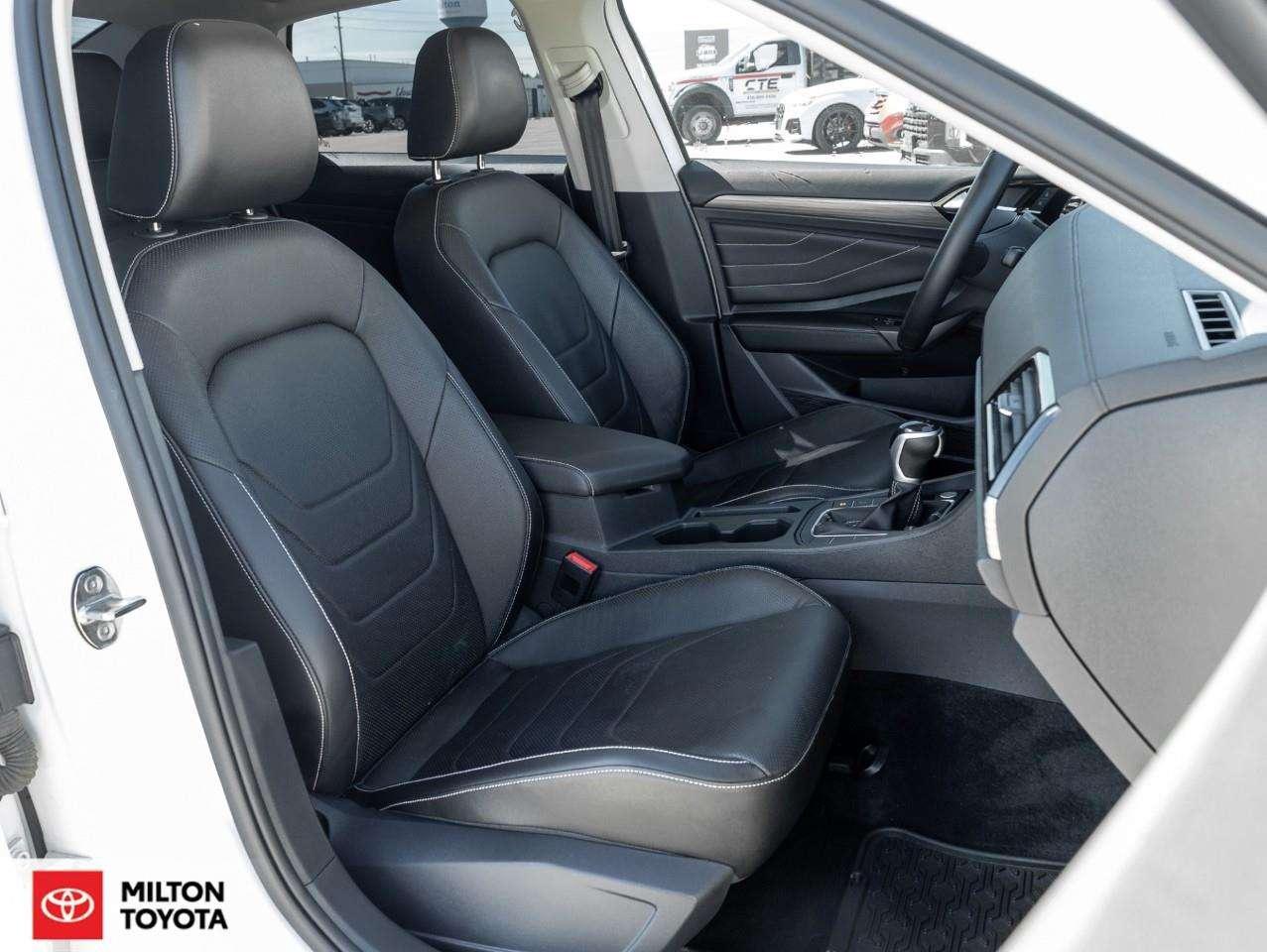 2022 Volkswagen Jetta LEATHER SUNROOF CARPLAY ANDROID AUTO VENTILATED SEATS NAVIGATION ONE OWNER Highline Photo