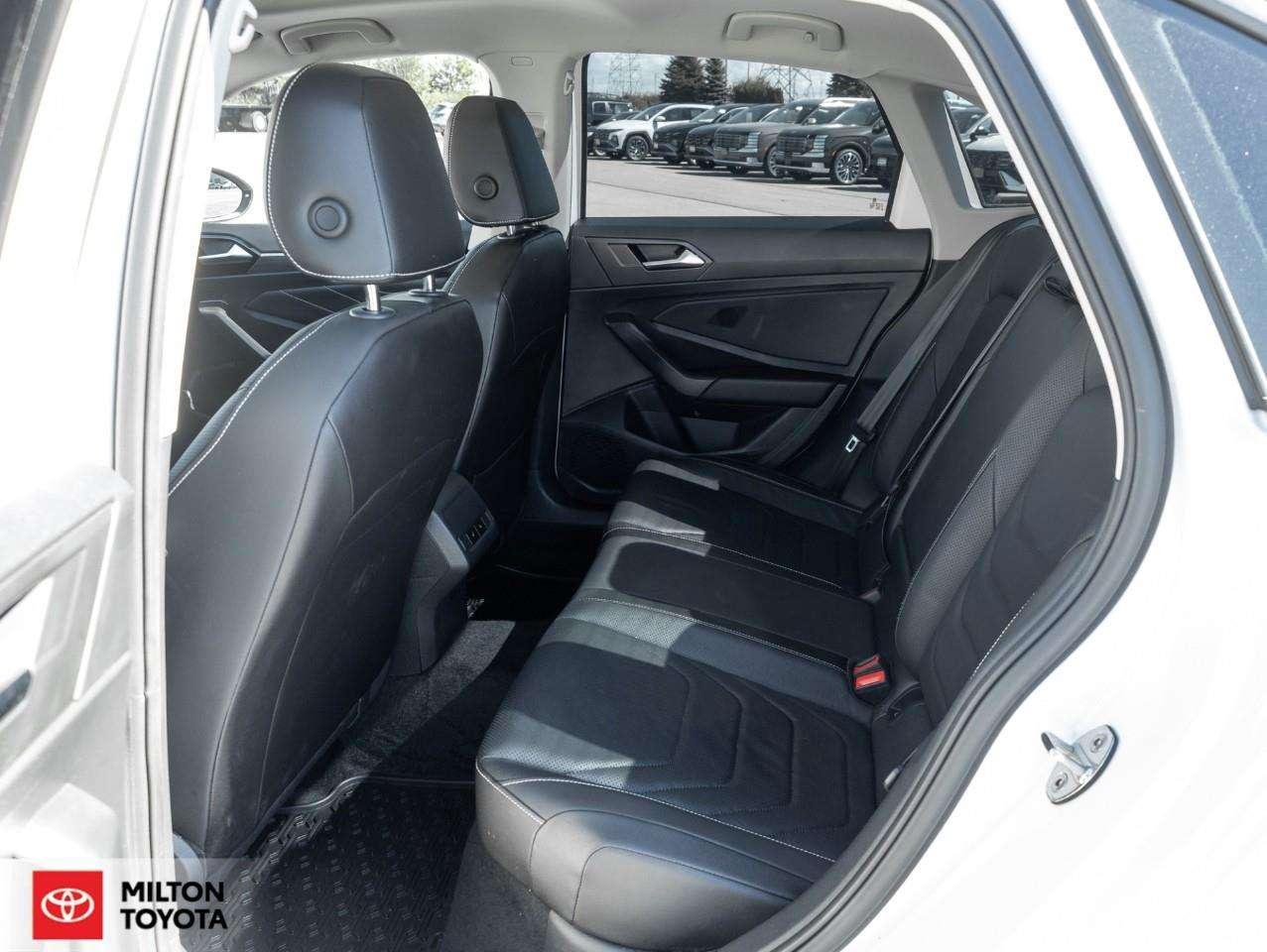 2022 Volkswagen Jetta LEATHER SUNROOF CARPLAY ANDROID AUTO VENTILATED SEATS NAVIGATION ONE OWNER Highline Photo