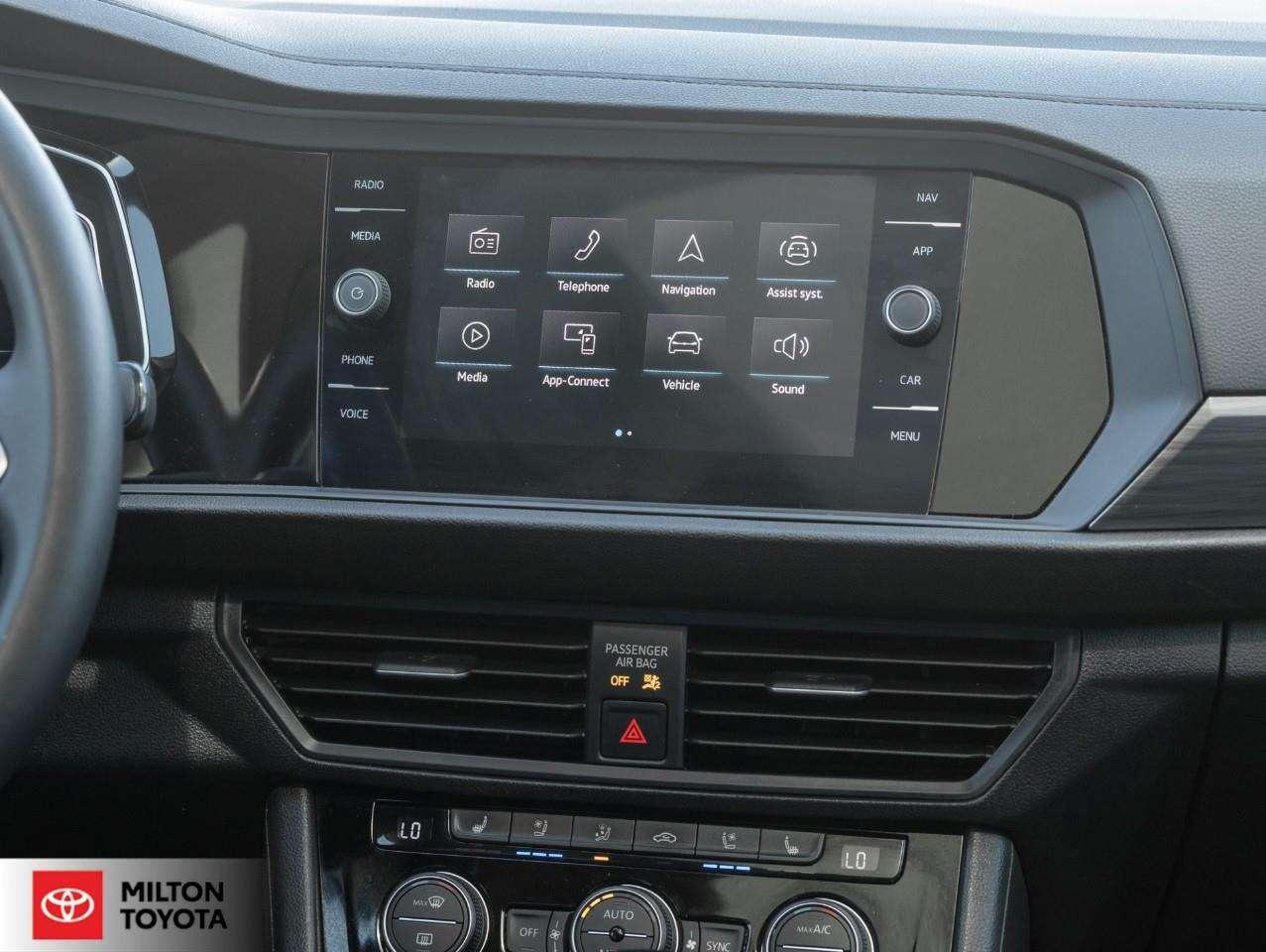 2022 Volkswagen Jetta LEATHER SUNROOF CARPLAY ANDROID AUTO VENTILATED SEATS NAVIGATION ONE OWNER Highline Photo