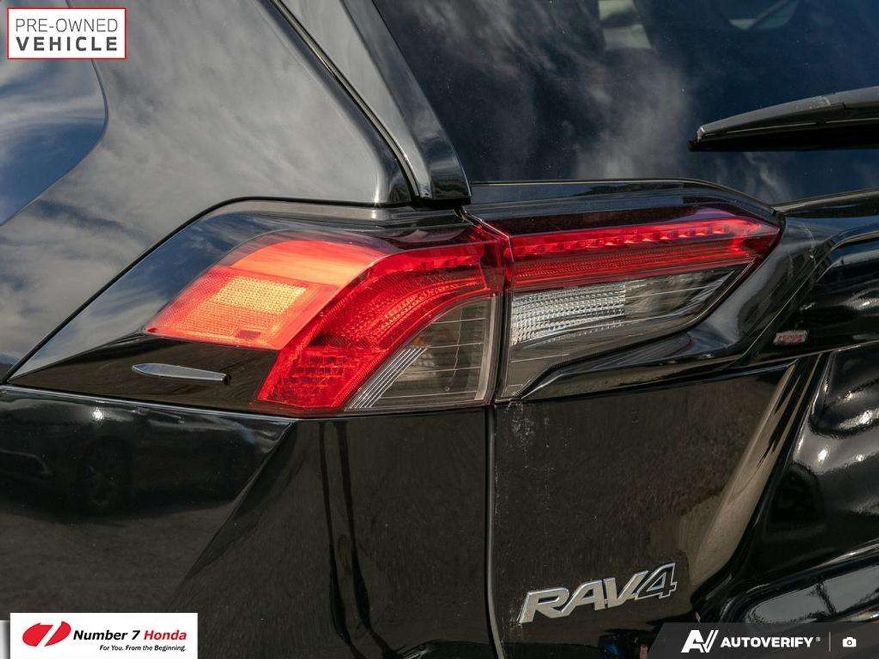 2021 Toyota RAV4 Hybrid XLE AWD *NO REPORTED ACCIDENTS*ONE OWNER Photo