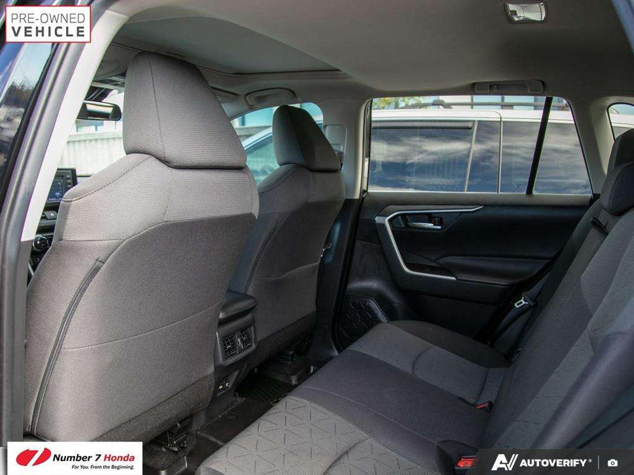 2021 Toyota RAV4 Hybrid XLE AWD *NO REPORTED ACCIDENTS*ONE OWNER Photo