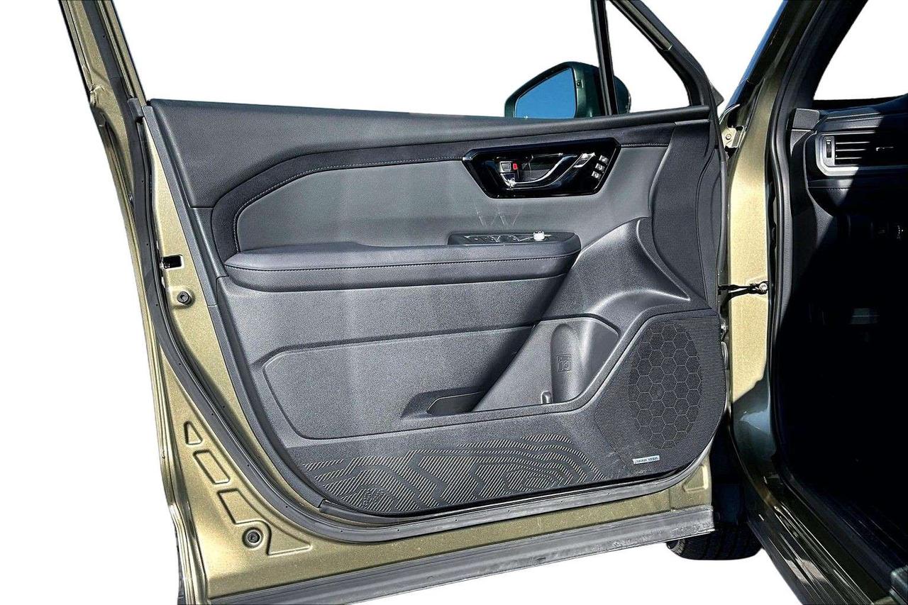 2025 Subaru Forester Navigation   Leather   Sunroof   CarPlay/Android A Photo
