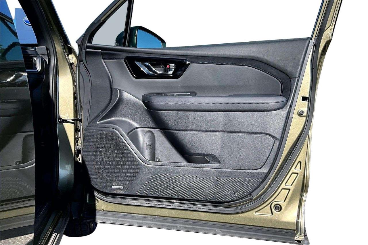 2025 Subaru Forester Navigation   Leather   Sunroof   CarPlay/Android A Photo