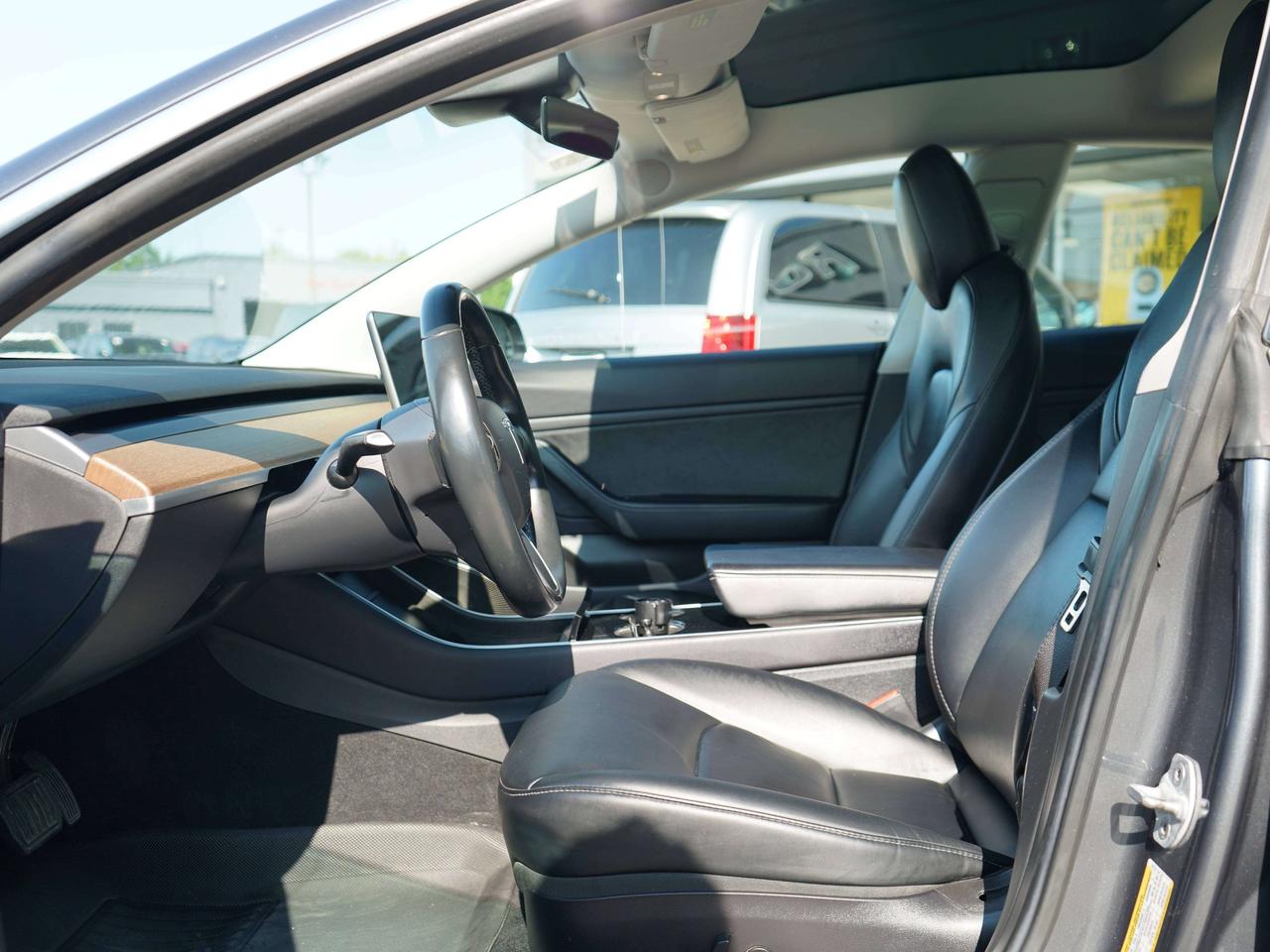 2019 Tesla Model 3 RANGE 354KMS, NAVI, RWD Photo