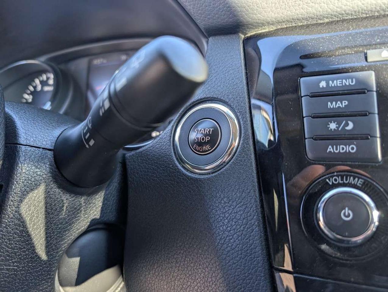 2018 Nissan Rogue SV AWD   NAV   PANOROOF   360 CAMERA   HTD SEATS Photo