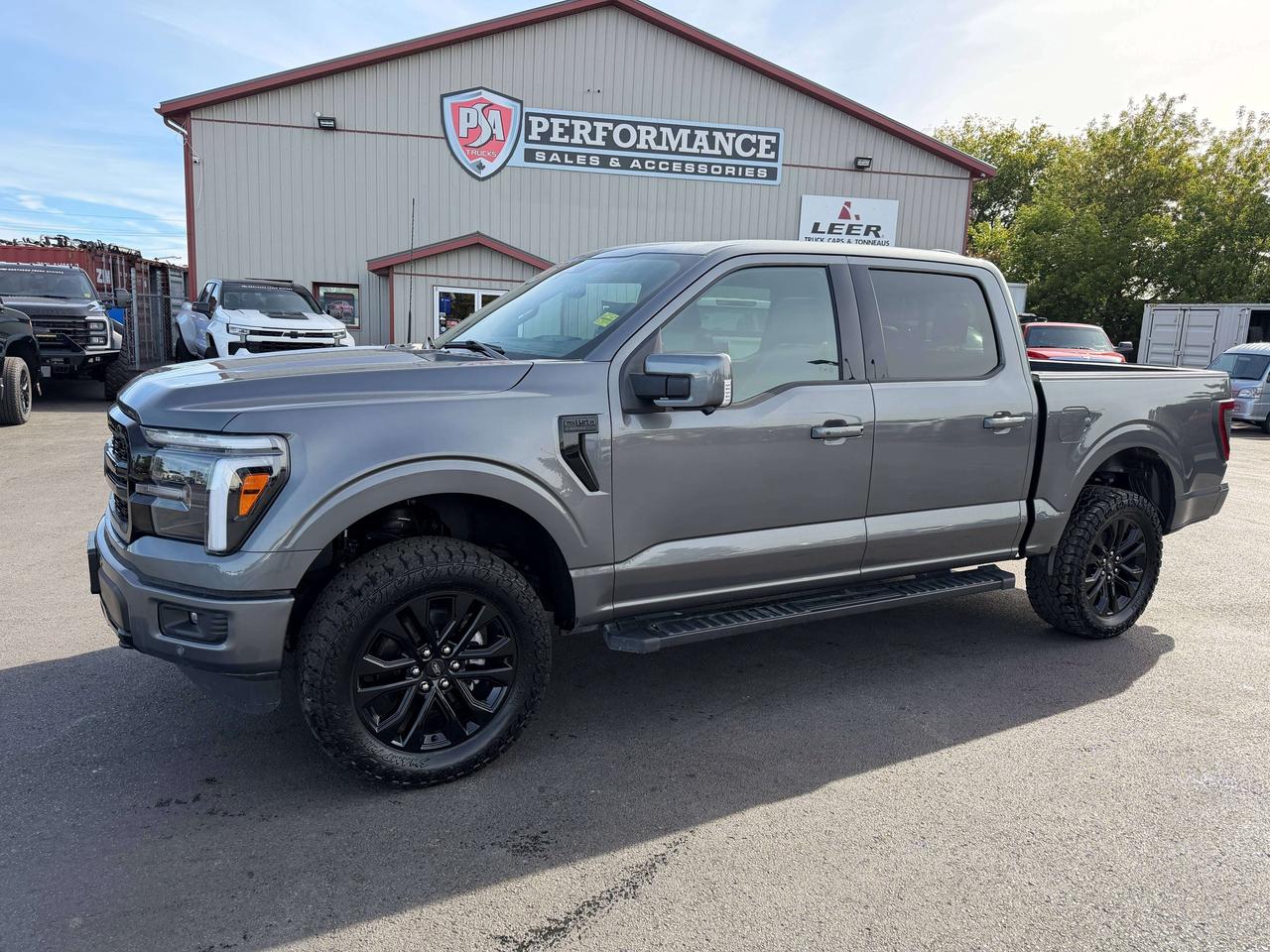 2025 Ford F-150 Lariat Photo2