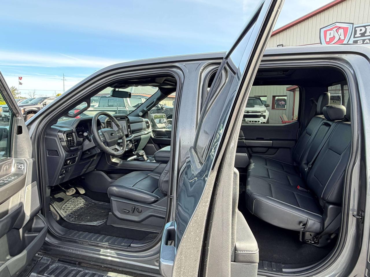2025 Ford F-150 Lariat Photo