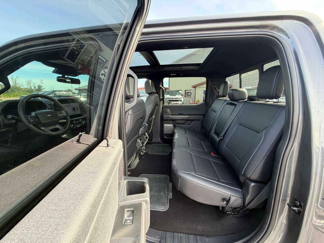 2025 Ford F-150 Lariat Photo