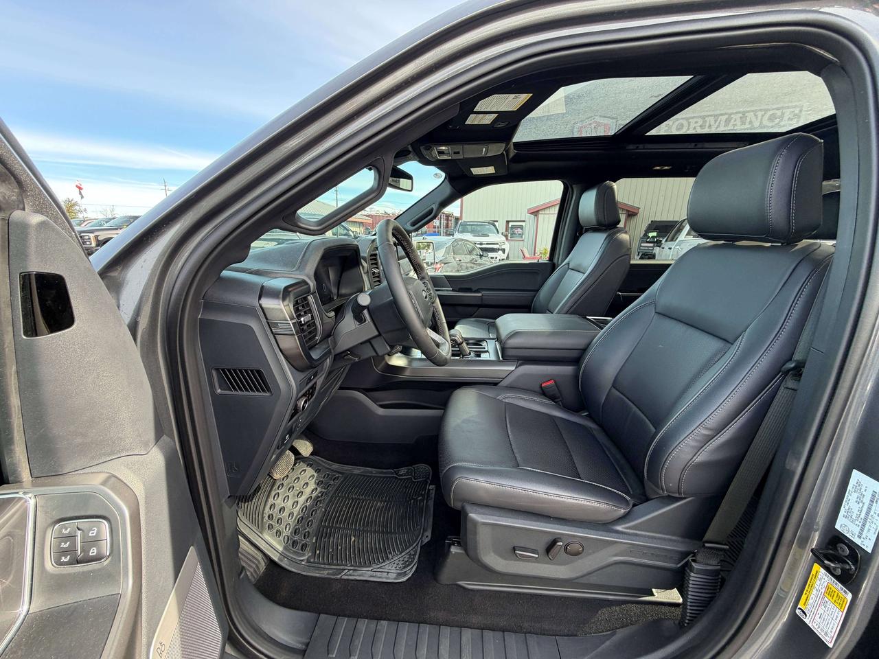 2025 Ford F-150 Lariat Photo