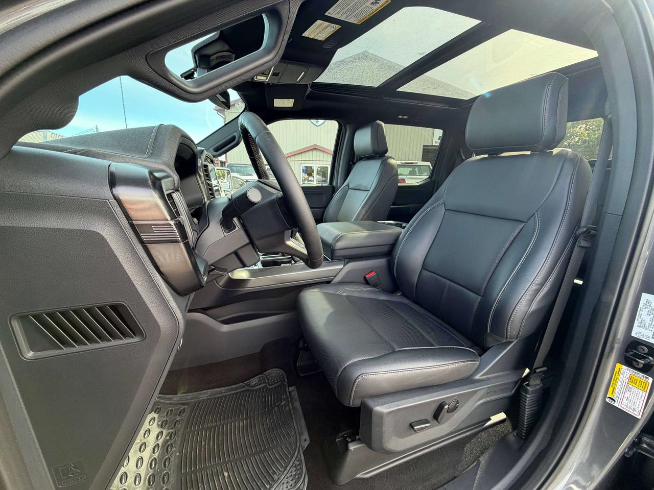 2025 Ford F-150 Lariat Photo