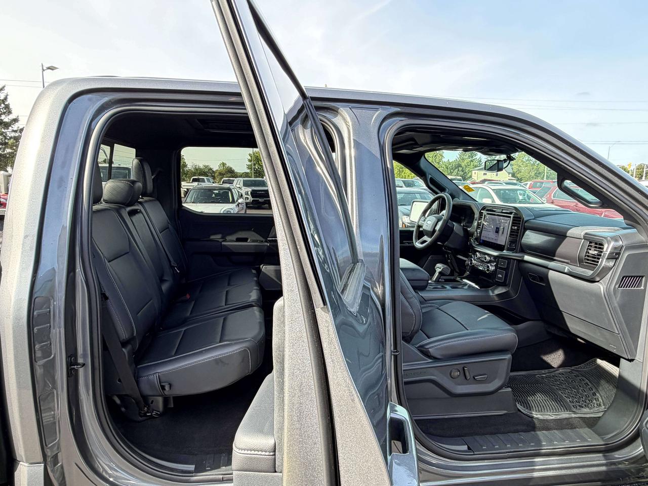 2025 Ford F-150 Lariat Photo