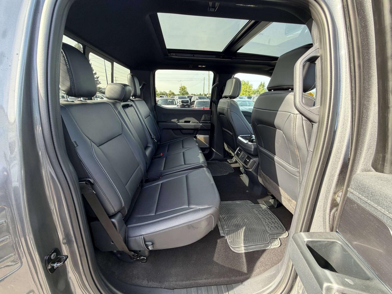 2025 Ford F-150 Lariat Photo