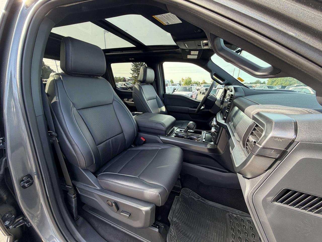 2025 Ford F-150 Lariat Photo