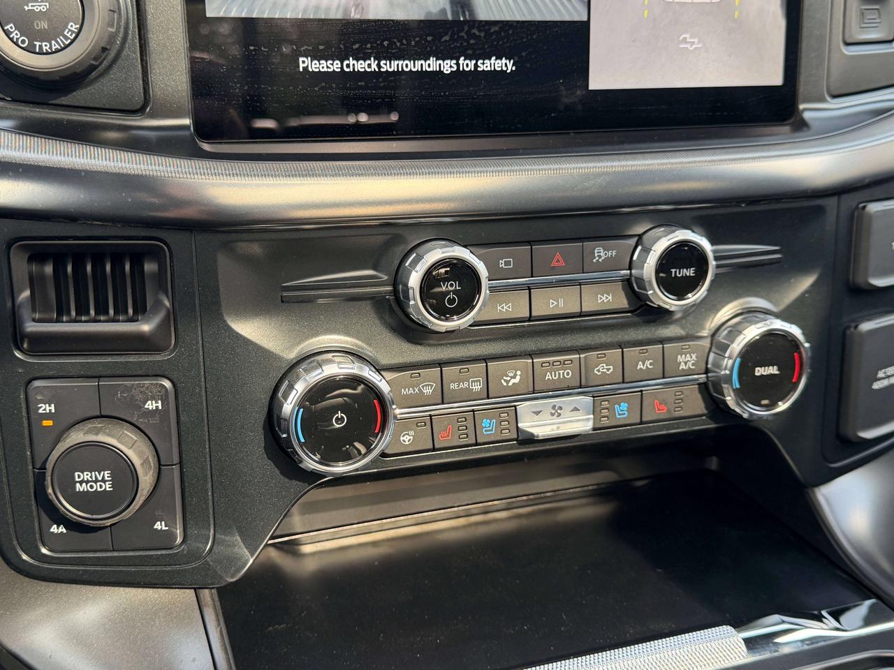 2025 Ford F-150 Lariat Photo