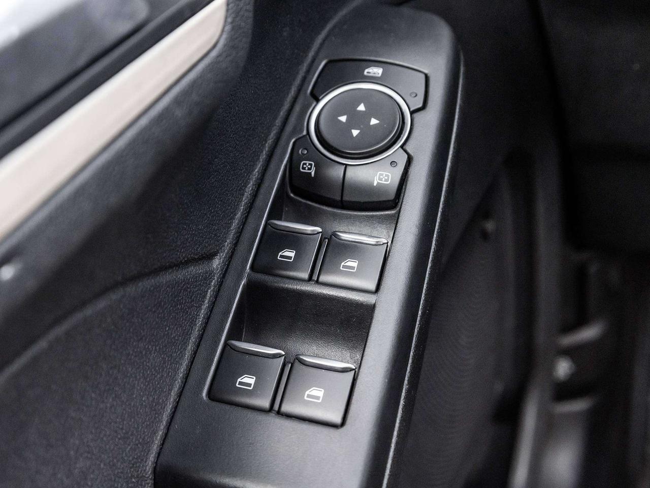 2022 Ford Escape Plug-in Hybrid TITANIUM PLUG-IN HYBRID Photo