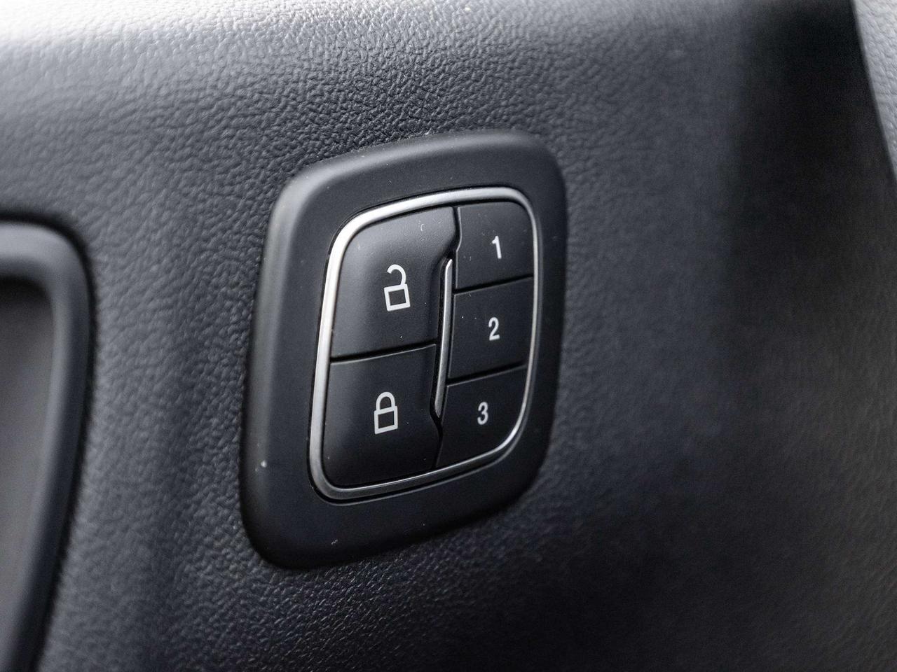 2022 Ford Escape Plug-in Hybrid TITANIUM PLUG-IN HYBRID Photo