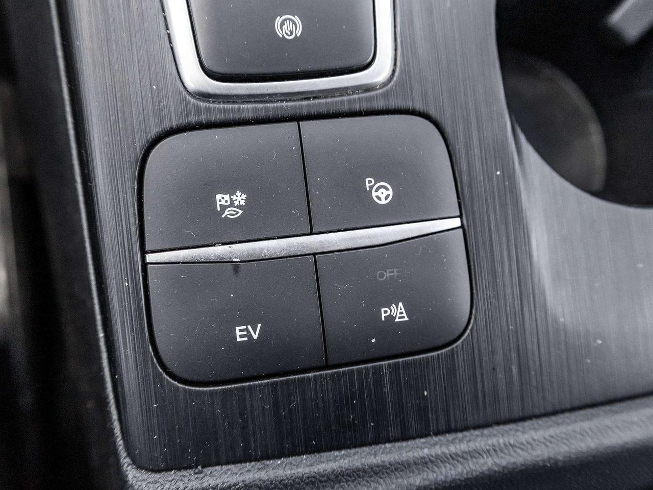 2022 Ford Escape Plug-in Hybrid TITANIUM PLUG-IN HYBRID Photo