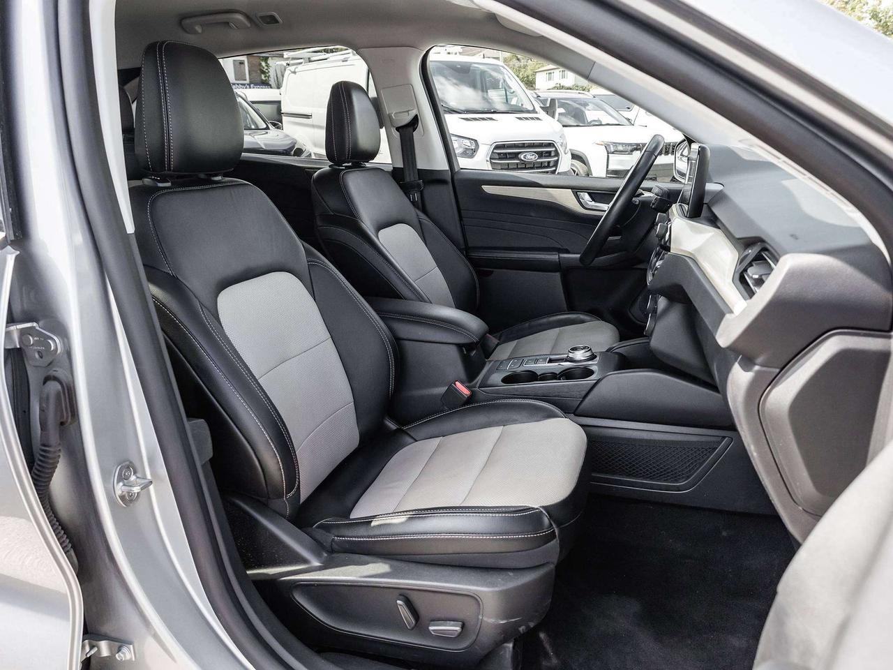 2022 Ford Escape Plug-in Hybrid TITANIUM PLUG-IN HYBRID Photo