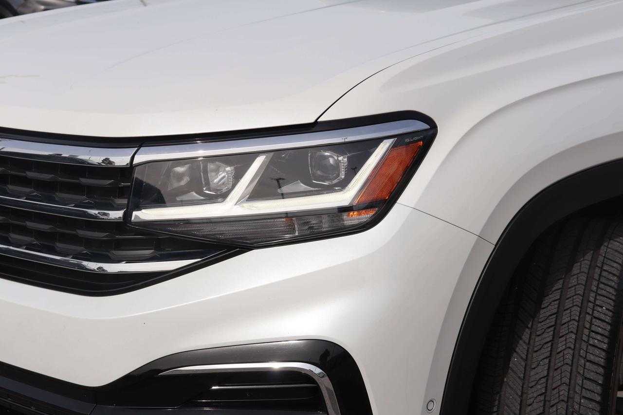2022 Volkswagen Atlas EXECLINE   FULLY LOADED   WINTER TIRES Photo