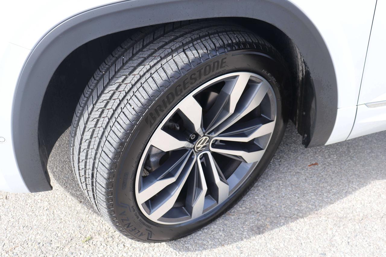 2022 Volkswagen Atlas EXECLINE   FULLY LOADED   WINTER TIRES Photo