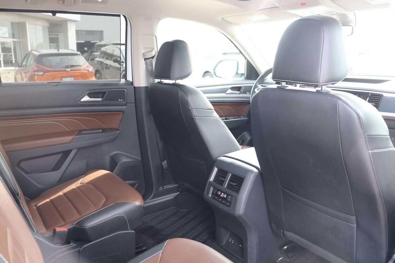 2022 Volkswagen Atlas EXECLINE   FULLY LOADED   WINTER TIRES Photo